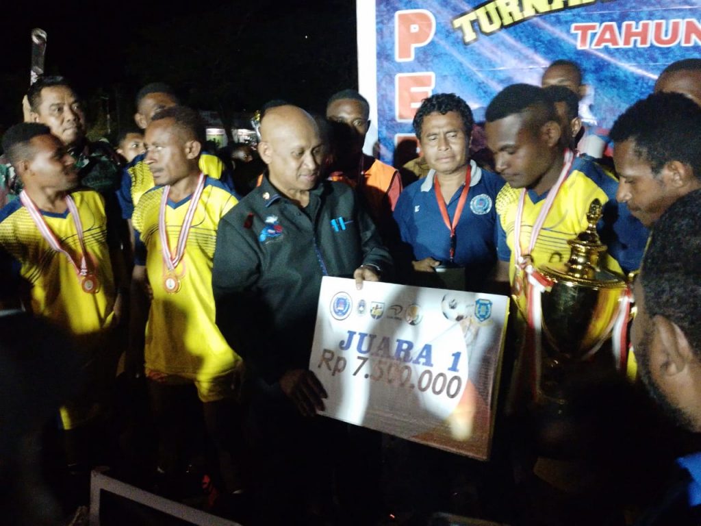 PJ BUPATI SARMI MENGHADIRI FINAL LAGA CHAMPIONS TURNAMEN PERSIMI U-23